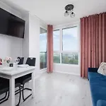 Przestronny Apartament Z Balkonem By Noclegi Renters