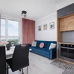 Przestronny Apartament Z Balkonem By Noclegi Renters