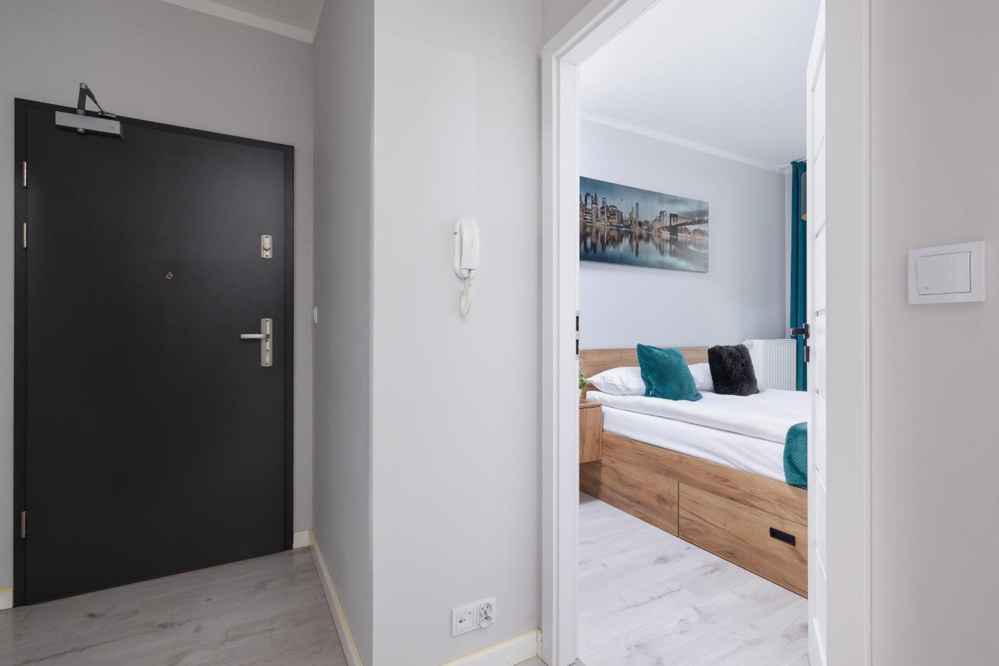 Przestronny Z Balkonem By Renters Apartment *